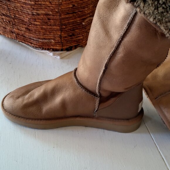 Uggs, metallic bronze tall boots, size 9, good condition - Picture 2 of 5